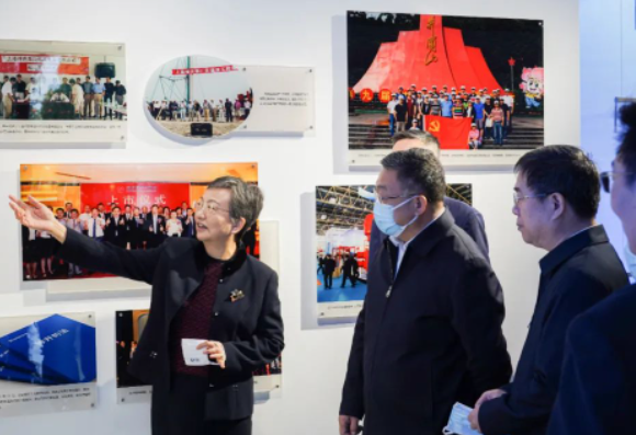 中石化高級(jí)副總裁劉宏斌一行益臨神開(kāi)參觀考察(圖5) 中石化高級(jí)副總裁劉宏斌一行益臨神開(kāi)參觀考察(圖5)